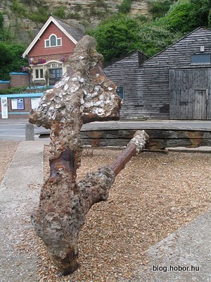 HASTINGS, East Sussex, UK - This anchor originally weighted 2 tons was believed lost during the time the English & French were at war circa 1815.
It was recovered from the sea bed southeast of Hastings on 8/8/1981 & brought ashore by old town divers & fishing boats